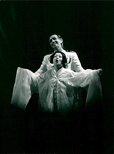 Реколта снимка Keiko Камегавы и Кората на Бьоркой в Мадам Бътерфлай в операта